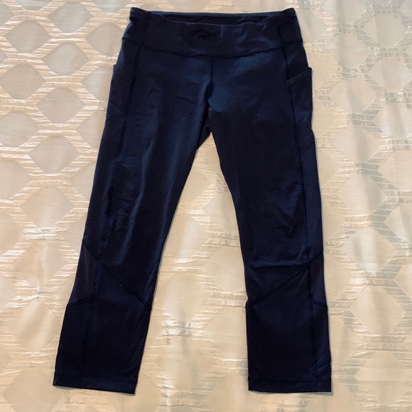 VGUC Lululemon capri leggings with pockets - Picture 1 of 6